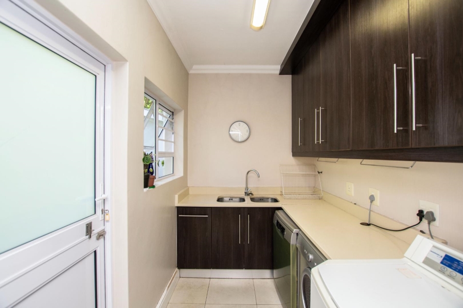 4 Bedroom Property for Sale in Uniepark Western Cape